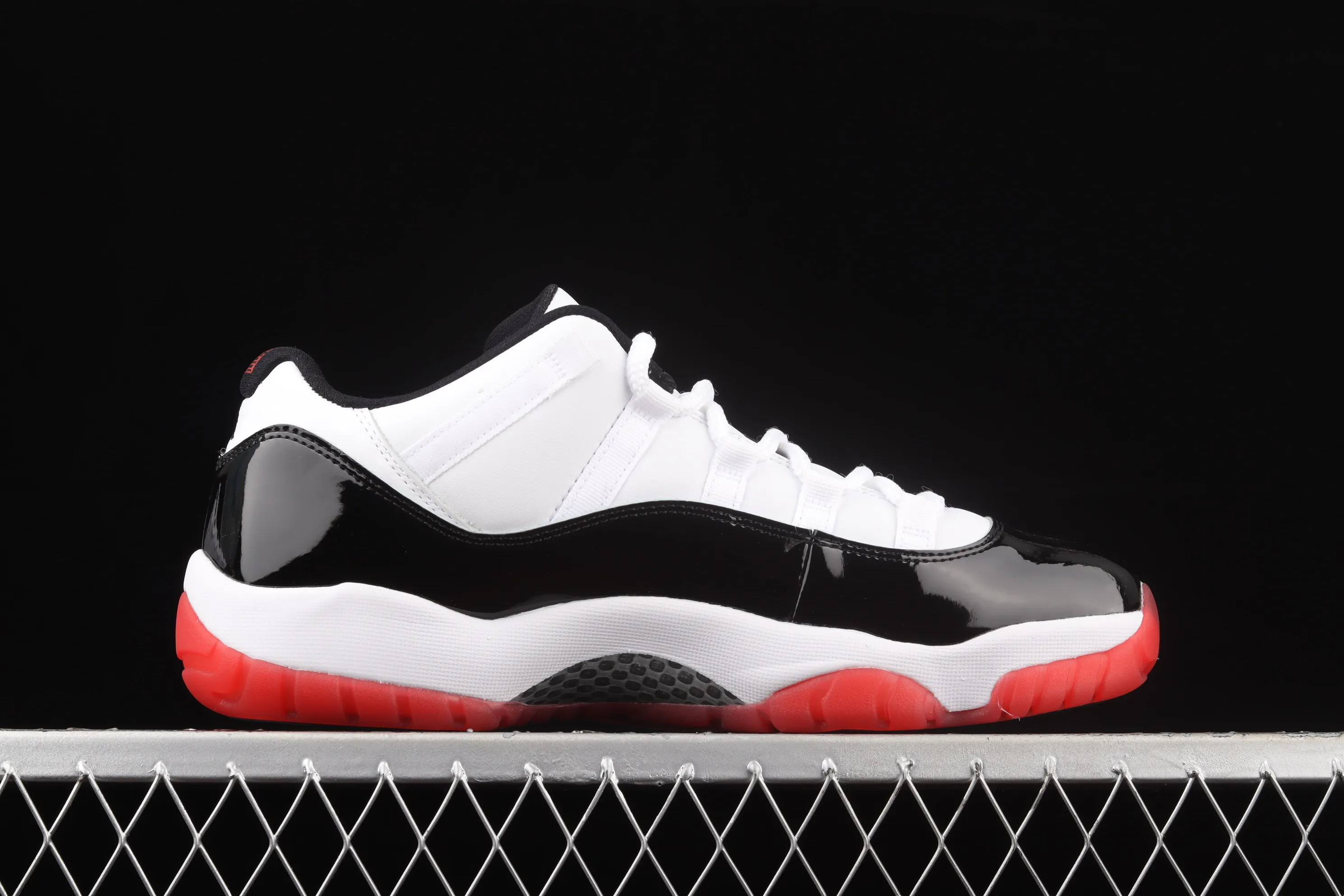 All categories Air Jordan Jordan series basketball shoes Air Jordan 11 Z version Air Jordan 11 Retro Low AJ11 Joe 11 low-top patent leather black and red top layer genuine carbon AV2187-160